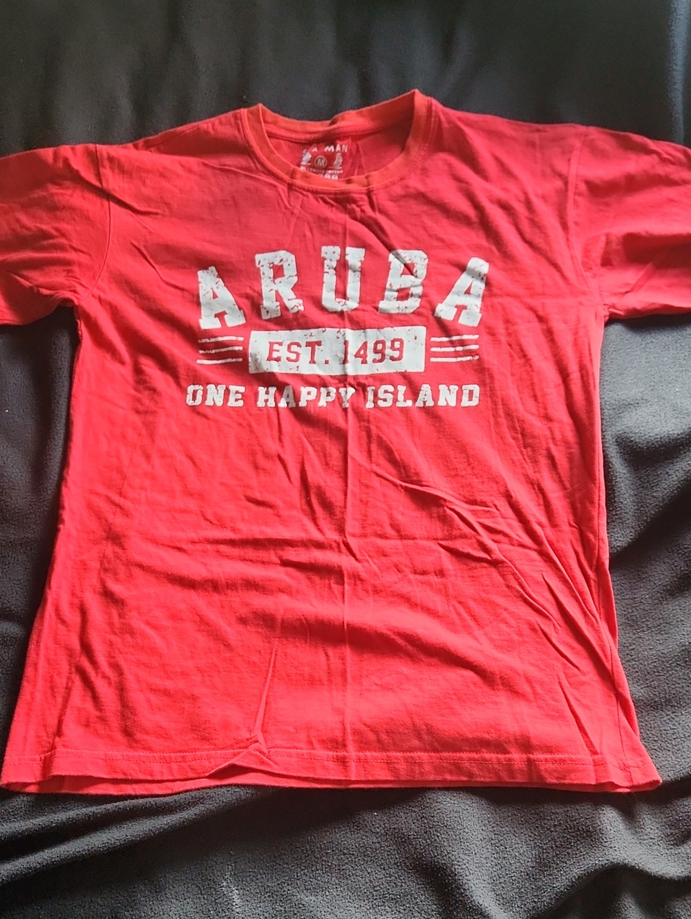 Aruba 'One Happy Island' Graphic Tee in Red